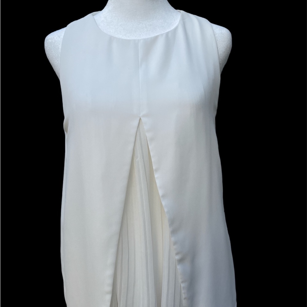 Zara Trafaluc XS Top Blouse White Sleeveless Pleated Insert Back Keyhole Opening